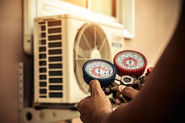 Professional Ac Installation technician working in Lillian, TX